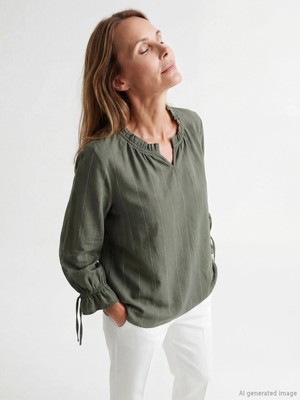 LC Waikiki Haki Fırfırlı Kaçık Yaka Çizgili Bluz