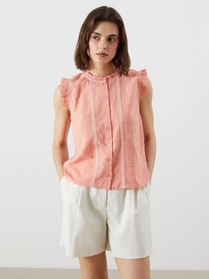 LC Waikiki Pembe Bisiklet Yaka Nakışlı Fırfırlı Vual Bluz