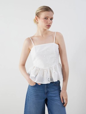 LC Waikiki Ekru Kare Yaka Ajurlu Askılı Brode Bluz