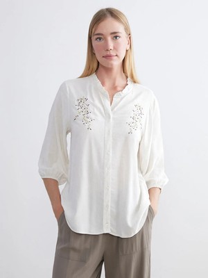 LC Waikiki Bej Fırfırlı Kaçık Yaka Nakışlı Keten Karışımlı Bluz