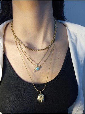 Euro Aksesuar Gold Renk Mistik Işıltı ve Modern Tasarım: Çelik Katmanlı Göz ve Oval Madalyon Kolye