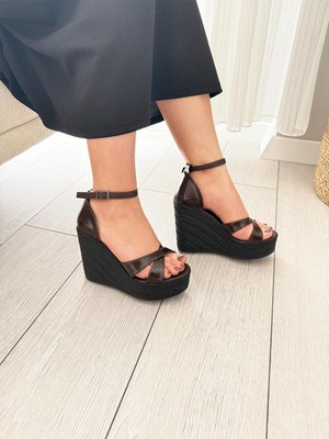 Asmi Shoes Kadın Çapraz Bantlı Kahverengi Kırışık Rugan Dolgu Topuklu (11CM) Ayakkabı Rahat Yüksek Topuklu 700