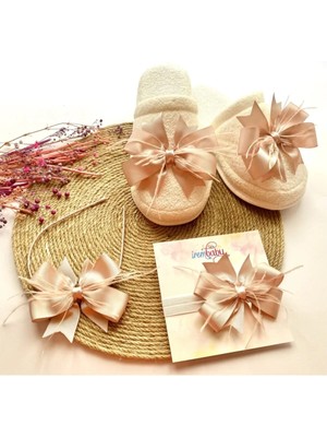 İrembaby Anne Bebek Lohusa Seti Pudra Pembe Tüylü Fiyonk Lohusa Tacı Terlik ve Bebek Saç Bandı Lohusa Takımı