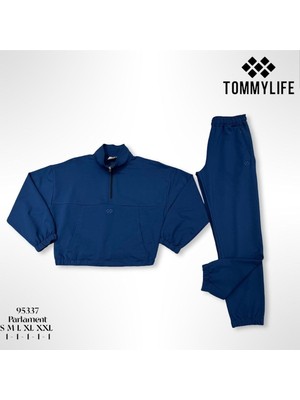 Kadın Boyundan Fermuarlı Eşofman Takımı