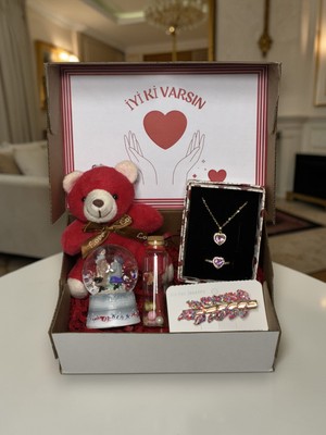 Iyi Ki Varsın Hediye Kutusu | Peluş Ayıcık, Kolye, Yüzük ve Kar Küresi