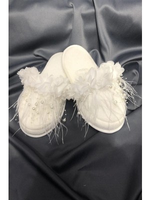 İrembaby Beyaz Tüylü Incili Süslü Lohusa Terliği