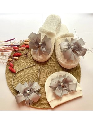 İrembaby Anne Bebek Lohusa Seti Gri Tüylü Fiyonk Lohusa Tacı Terlik ve Bebek Şapka Lohusa Takımı