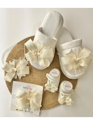 İrembaby Anne Bebek Lohusa Seti Krem Lohusa Tacı Terlik Bebek Ayakkabısı ve Bebek Saç Bandı Lohusa Takımı