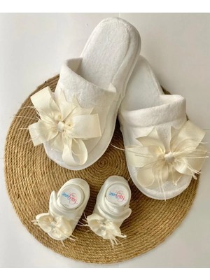 İrembaby Anne Bebek Lohusa Seti Krem Tüylü Fiyonklu Terlik ve Bebek Ayakkabısı Lohusa Takımı Çekim-Mevlüt