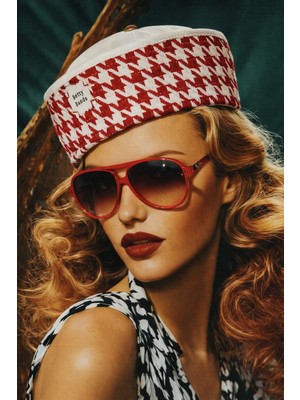 Betty Bands Kırmızı Kazayağı Desenli Kadın Saç Bandı – Geniş Retro Bandana Model Şapka Form Saç Aksesuarı