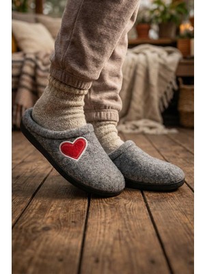 Gezer Kışlık Kadın Ev Bahçe Comfort Taban Nakışlı Kalp Desenli Keçe Terlik