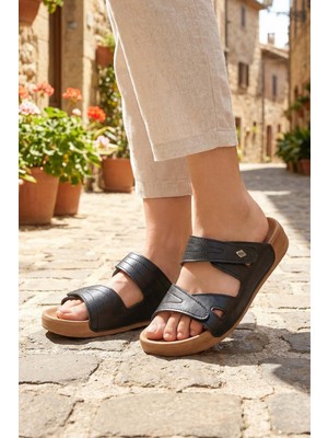 Gezer Kadın Yazlık Suni Deri Cırt Cırtlı Ayarlanabilir Rahat Taban Günlük Terlik