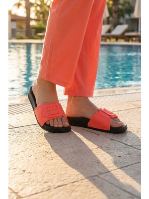 Gezer Yazlık Kadın Tek Toka Islak Zemine Uygun Terlik