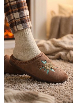 Gezer Kadın Kışlık PU Rahat Taban Nakışlı Tasarım Ev Bahçe Terlik