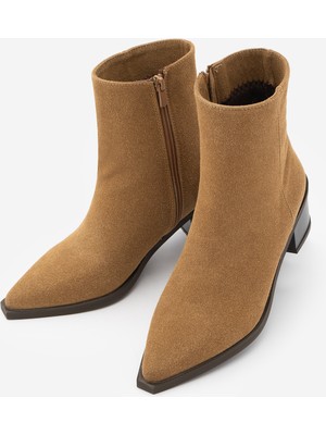 Marjin Kadın Sivri Burun Dikiş Detaylı Kalın Topuklu Bot Vorsis Taba Süet