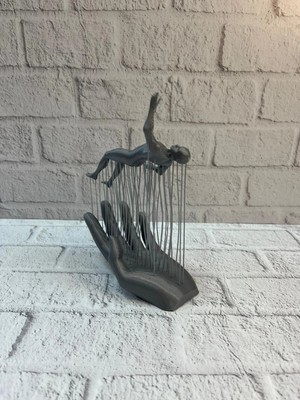 3D El Üzerinde Insan Figürü Gri Minimal Masa Üstü Dekor Nemere