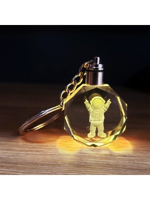 Mutlu Astronot Tasarımlı Renk Değiştiren Anahtarlık Nemere