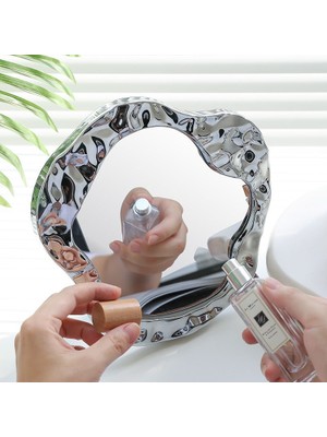 Gaman Dekoratif Dalgalı Çerçeveli Masaüstü Makyaj Aynası - Parlak Çerçeve, Şık ve Modern Tasarım
