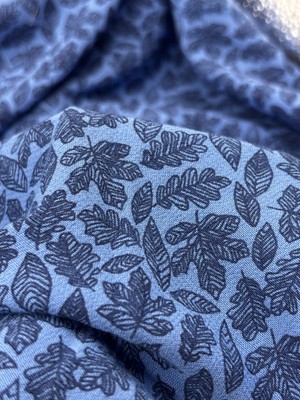 Elna Kumaş Mavi Zemin Yaprak Desenli Maraken Viskon Kumaş – Hafif, Akışkan ve Doğal Dokulu (150 cm En) ELNV103