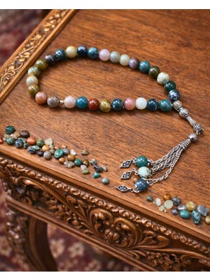 Sufi Tesbih Esans Ve Hediyelik Doğal Hint Akik Taşı Tesbih 33’lü – Çok Renkli Doğal Taş, Gümüş Kaplama Püsküllü Özel Tasarım Tesbih