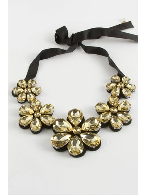 Papatya Taşlı Yaka Kolye Nemere