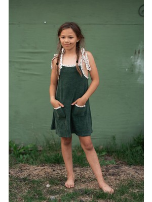 Antebies Organik Gots Sertifikalı Yeşil Havlu Çiçek Detaylı Ayarlanabilir Fiyonk Ince Askılı Kız Çocuk Elbise