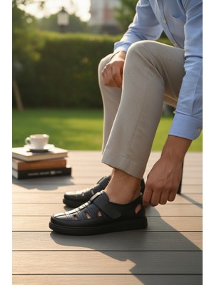 Enoch Erkek Siyah Kapalı Burun Cırtlı Düz Taban Sandalet