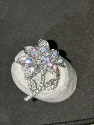 Vulwox Ay Işığı Çiçeği Kristal Zarafet Broş