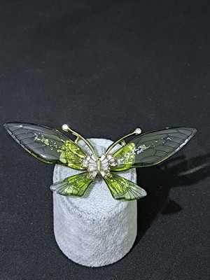 Vulwox Zümrüt Fısıltısı Şeffaf Kanatlı Kelebek Broş