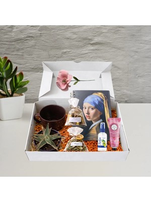 Cihania Store Kadınlara Özel Hediye Kutusu – Ajanda, El Kremi, Çiçek, Kolonya Içeren Şık Ofis Seti-Incili Kız