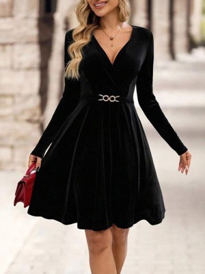 Modatıkla Kadın Uzun Kollu Kruvaze Yakalı Toka Detaylı Mini Kadife Elbise