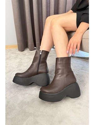 Difolia Kadın Celsi Kahverengi Deri Yandan Fermuarlı 9 cm Yüksek Dolgu Topuklu Mevsimlik Kadın Kısa Bot Bootie