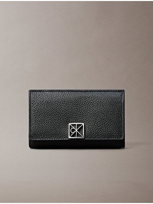 Calvin Klein Kadın Emblem Pebble Snap Kartlık