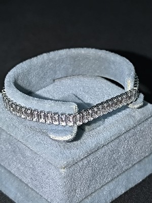 Vulwox Sonsuz Işığın Sessiz Gücü Baget Kesim Taşlı Bileklik