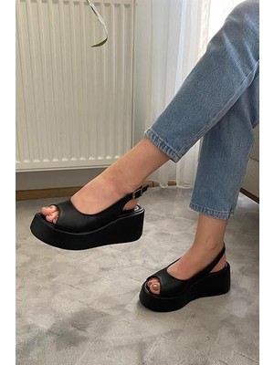 Difolia Kadın Lola Siyah Cilt Önü ve Arkası Acık Kalın Taban Sandalet