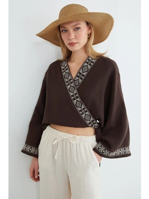 FullaModa Yakası ve Kolu Nakışlı Bağlamalı Kimono
