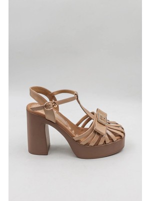 Guja Kadın Rugan Gladyatör Topuklu Toka Detaylı Ayakkabı Gj 26Y 491-6