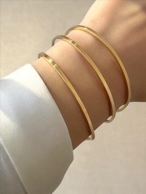 QA Quella Accessories Çelik Ince Düz Parlak Ajda  Gold Bilezik Bileklik Iç Çapı: 6,4 / 6,6 / 6,9 cm  Çevresi: 21 cm - Çap 6,9 cm