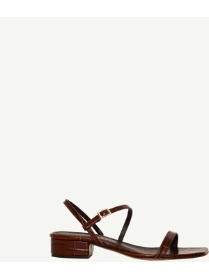 Yargıcı Ince Bantlı Alçak Topuk Deri Sandalet