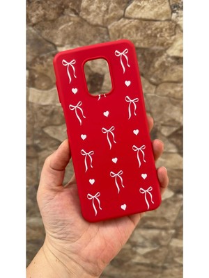 Vip Case Redmi Note 9 Pro ve 9s Uyumlu Kalpli Fiyonk Desenli Silikon Darbe Emici Klasik Korumalı Rubber Kılıf