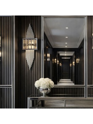 Nazik Aydınlatma Pramit Krom Modern Pilli ve Elektrikli Günışığı Ledli 1 Adet Duvar Apliği 1 Adet Pilli Aplik