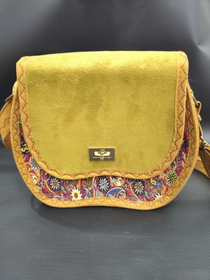 Etnik Desenli ve Süet Dokulu Otantik Omuz Çantası