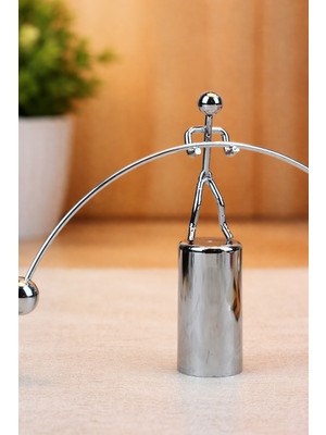 Newton Denge Adam Metal Masaüstü Dekoratif Halter Obje