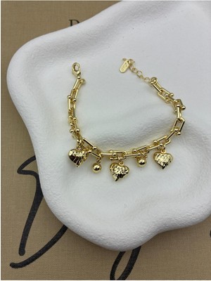 Hedef Bujiteri 14K Gold Renk Tfn Üç Kalp Charmlı Ayarlanabilir Bileklik CM46