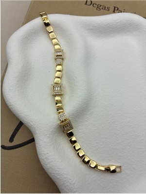 Hedef Bujiteri 14K Gold Renkli Baget Zirkon Taşlı Kare Detaylı Bileklik CM33
