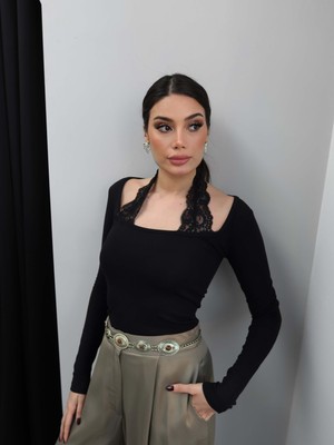 Esra Helvacı Dantel Boyundan Geçmeli Bluz