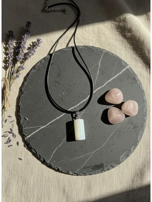 Meneva Aksesuar Opal Doğal Taş Özel Kesim Deri Ipli Kolye