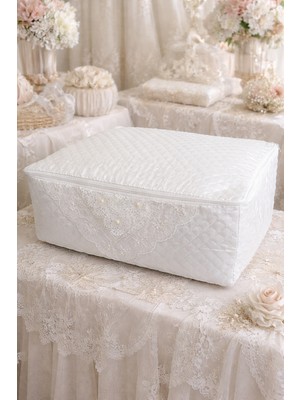 Dilex DİLEX İğne Oyası Süslemeli Çeyizlik Hurç Ekru Saten Kapitone Dikişli Saklama Hurcu 35x45x16 cm