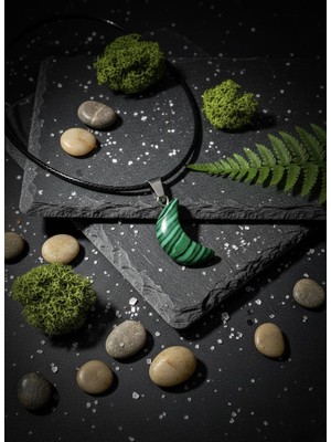 Meneva Aksesuar Malahit Doğal Taş Ay Formlu Deri Ipli Kolye