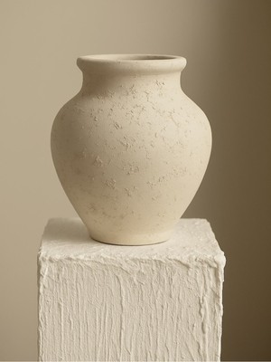 Özgürce Şık ve Zarif Göbekli Seramik Vazo, Dekorasyonunuza Renk Katacak